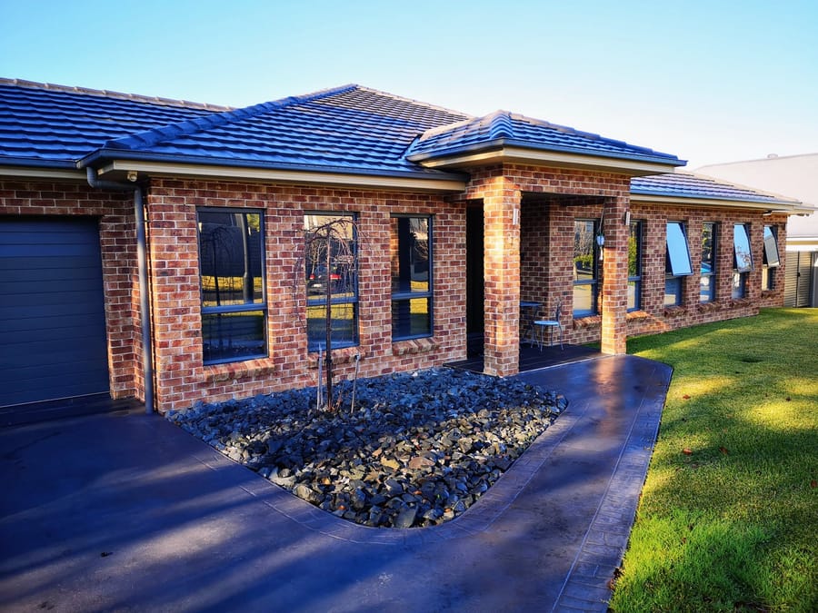 Residential window cleaning Sydney — professional cleaner servicing home exterior windows